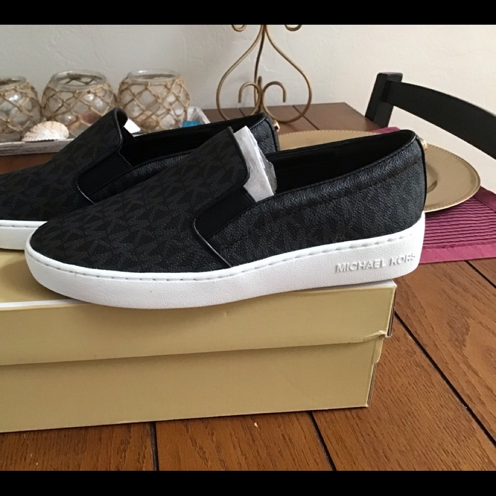 Michael Kors size 6 Keaton Slip on.